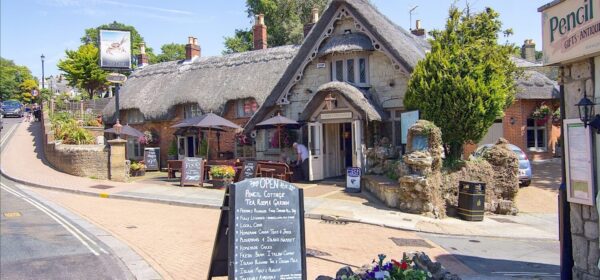 Thatched tea rooms in Shanklin Old Village