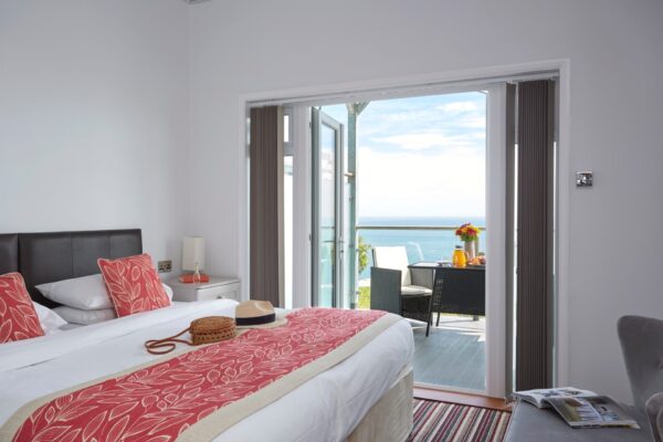 A sea-facing room with balcony
